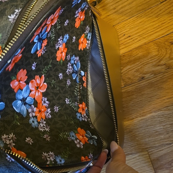 Backpack - Picture 5 of 5